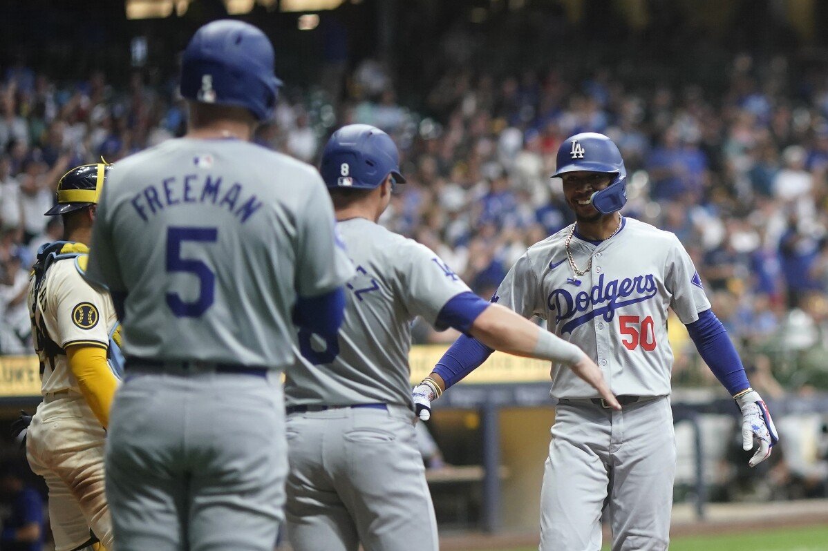 Betts sai de lesão com home run, Ohtani também vai fundo enquanto Kershaw e os Dodgers batem os Brewers por 5-2