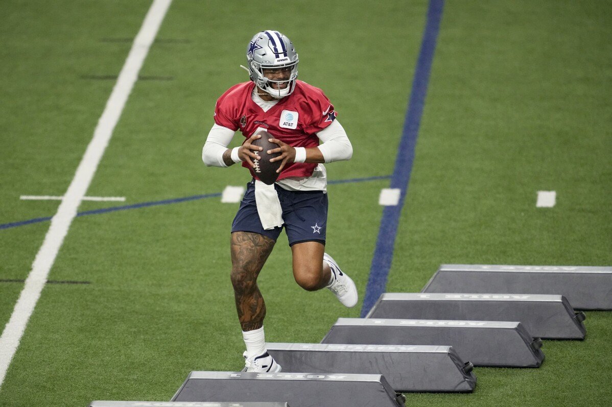 QB Dak Prescott ainda não está focado no contrato com o receptor dos Cowboys, CeeDee Lamb, agora assinado  